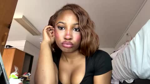 missmarimac online show from 02/25/26, 04:05