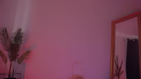 LUXXANDRA online show from 02/25/25, 11:30