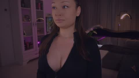 Snapshot of missmerciless chatting on 06/10/26, 05:50 LUXXANDRA online show from 06/10/26, 05:50