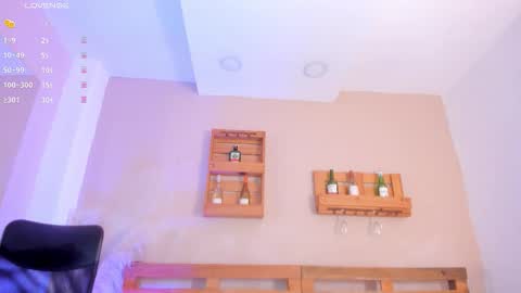 Mia  online show from 10/22/25, 11:43