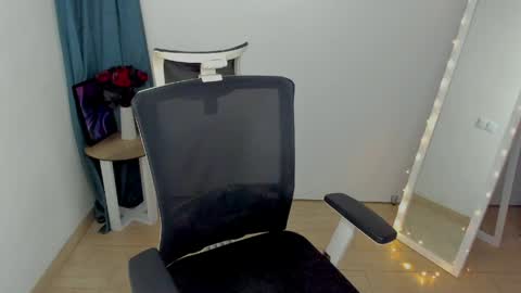 Snapshot of missmiamiss chatting on 05/07/26, 01:05 Mia online show from 05/07/26, 01:05