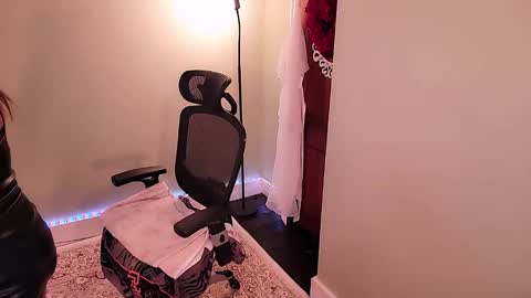 Snapshot of missmina chatting on 12/02/24, 01:47 Mina online show from 12/02/24, 01:47