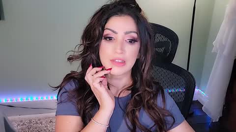 Snapshot of missmina chatting on 12/19/24, 03:18 Mina online show from 12/19/24, 03:18