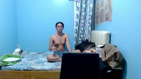 missminervaa online show from 04/16/26, 08:09