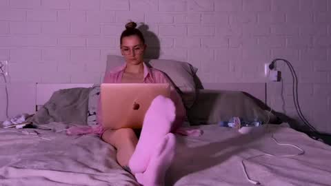 missmiroslava online show from 04/15/26, 09:04