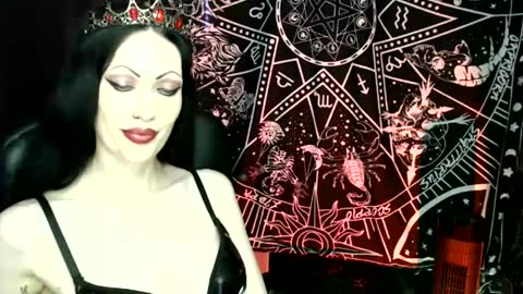 Snapshot of missmoondoll chatting on 10/06/25, 04:32 MissMoonDoll online show from 10/06/25, 04:32