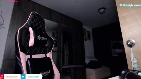 Snapshot of missmoonn chatting on 07/25/26, 06:49 MissMoon online show from 07/25/26, 06:49