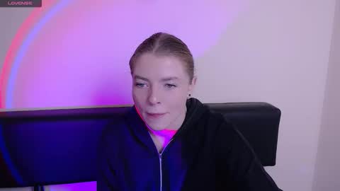 Olivia online show from 10/27/25, 12:53