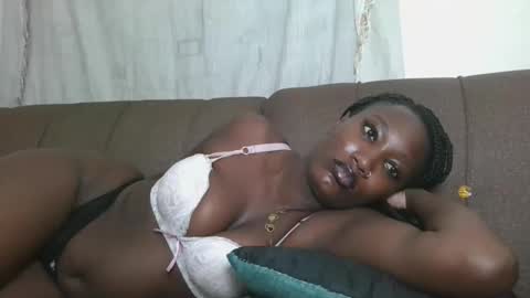 Snapshot of missprettygal chatting on 10/20/25, 09:37 pretty gal online show from 10/20/25, 09:37