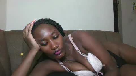 Snapshot of missprettygal chatting on 10/21/25, 09:54 pretty gal online show from 10/21/25, 09:54