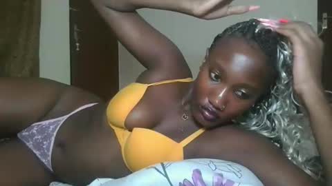 Snapshot of missprettygal chatting on 11/17/25, 09:31 pretty gal online show from 11/17/25, 09:31