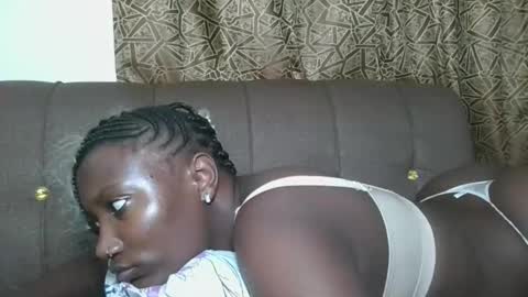 Snapshot of missprettygal chatting on 11/22/25, 02:10 pretty gal online show from 11/22/25, 02:10