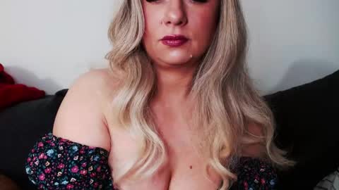 Missqueen1416 online show from 03/12/25, 06:18