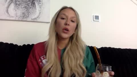 Alyssa online show from 04/23/26, 07:16