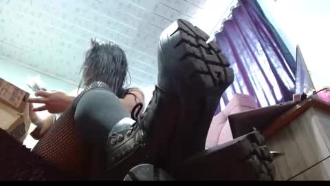 Snapshot of misssam28 chatting on 10/07/25, 04:04 TELL ME MISS online show from 10/07/25, 04:04