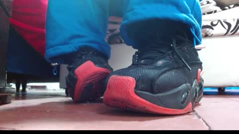 Snapshot of misssam28 chatting on 10/31/25, 04:52 TELL ME MISS online show from 10/31/25, 04:52