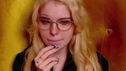 Snapshot of missslola chatting on 09/28/25, 02:33 Misss Lola Angel online show from 09/28/25, 02:33