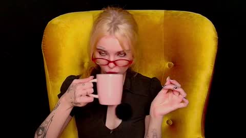 Snapshot of missslola chatting on 10/01/25, 03:29 Misss Lola Angel online show from 10/01/25, 03:29