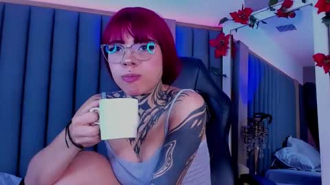 Snapshot of misstomie_ chatting on 02/25/25, 03:38 Tomiehelp me get to 100 thumbs up online show from 02/25/25, 03:38