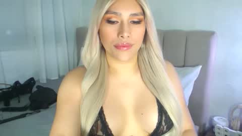 Snapshot of misstreslove2cum chatting on 06/03/26, 06:05 You can call me Mistress. online show from 06/03/26, 06:05