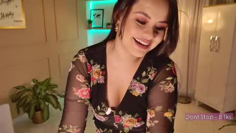 Snapshot of missvale_ chatting on 09/30/25, 11:43 Valentina online show from 09/30/25, 11:43