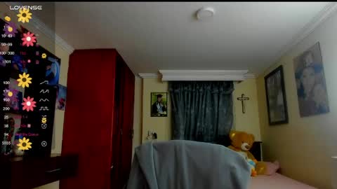 Snapshot of missvalery1 chatting on 05/27/26, 01:57 missvalery1 online show from 05/27/26, 01:57