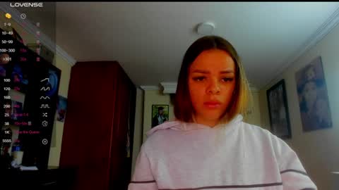 Snapshot of missvalery1 chatting on 06/10/26, 10:52 missvalery1 online show from 06/10/26, 10:52