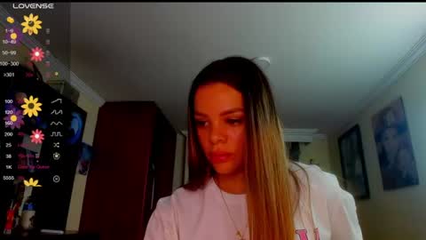 Snapshot of missvalery1 chatting on 06/18/26, 11:09 missvalery1 online show from 06/18/26, 11:09