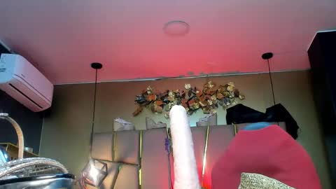 Victoria  online show from 04/12/26, 12:04