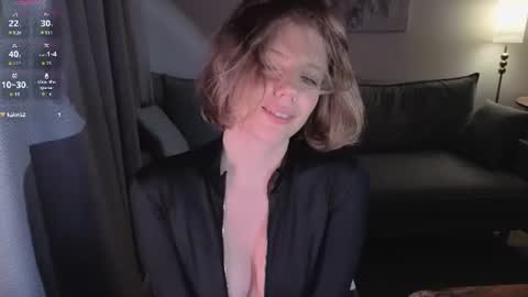 Snapshot of missvikiki chatting on 07/12/26, 10:01 Polly online show from 07/12/26, 10:01
