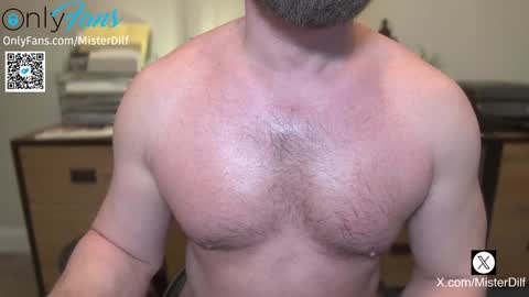 Snapshot of mister_dilf chatting on 01/15/25, 10:35 MISTER DILF online show from 01/15/25, 10:35