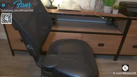 Snapshot of mister_dilf chatting on 02/08/25, 02:49 MISTER DILF online show from 02/08/25, 02:49