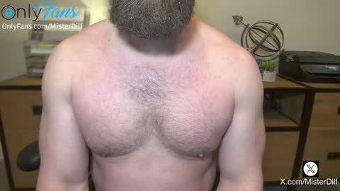 Snapshot of mister_dilf chatting on 03/12/25, 01:51 MISTER DILF online show from 03/12/25, 01:51