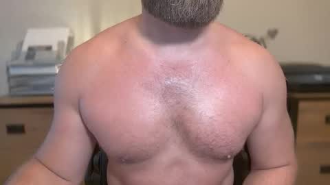 Snapshot of mister_dilf chatting on 09/09/25, 01:43 MISTER DILF online show from 09/09/25, 01:43
