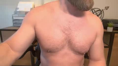 Snapshot of mister_dilf chatting on 10/12/25, 02:16 MISTER DILF online show from 10/12/25, 02:16