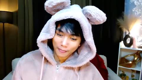 Snapshot of mister_officer chatting on 12/08/24, 12:08 SAINT SACHI will make your day online show from 12/08/24, 12:08