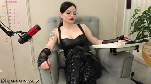 Snapshot of mistress_anna_dame chatting on 02/04/25, 04:29 Her Infernal Majesty online show from 02/04/25, 04:29