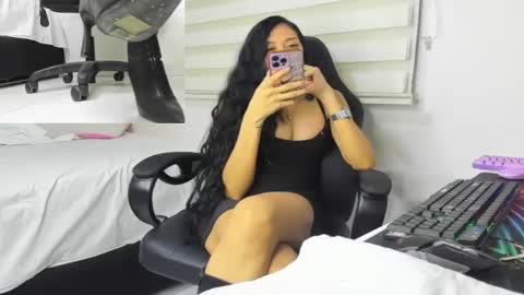 Snapshot of mistress_findom1 chatting on 10/04/25, 05:27 mistress_findom1 online show from 10/04/25, 05:27