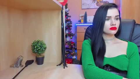 Snapshot of mistress_kristi chatting on 12/15/24, 09:42 Mistress Kristi online show from 12/15/24, 09:42