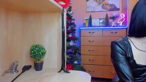 Snapshot of mistress_kristi chatting on 12/24/24, 11:22 Mistress Kristi online show from 12/24/24, 11:22