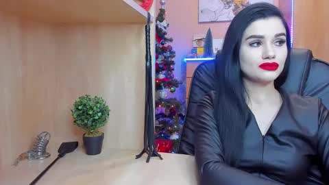 Snapshot of mistress_kristi chatting on 12/27/24, 08:50 Mistress Kristi online show from 12/27/24, 08:50