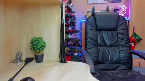 Snapshot of mistress_kristi chatting on 01/13/25, 06:38 Mistress Kristi online show from 01/13/25, 06:38