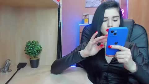 Snapshot of mistress_kristi chatting on 01/16/25, 07:52 Mistress Kristi online show from 01/16/25, 07:52