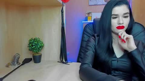 Snapshot of mistress_kristi chatting on 01/24/25, 06:56 Mistress Kristi online show from 01/24/25, 06:56