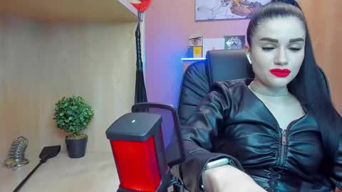 Snapshot of mistress_kristi chatting on 01/26/25, 07:52 Mistress Kristi online show from 01/26/25, 07:52