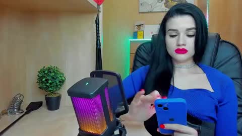 Snapshot of mistress_kristi chatting on 01/28/25, 06:39 Mistress Kristi online show from 01/28/25, 06:39
