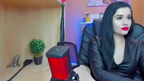 Snapshot of mistress_kristi chatting on 01/31/25, 06:36 Mistress Kristi online show from 01/31/25, 06:36