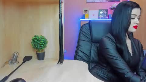 Snapshot of mistress_kristi chatting on 02/18/25, 08:14 Mistress Kristi online show from 02/18/25, 08:14