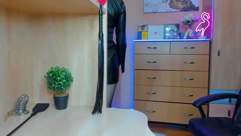 Snapshot of mistress_kristi chatting on 02/21/25, 05:31 Mistress Kristi online show from 02/21/25, 05:31