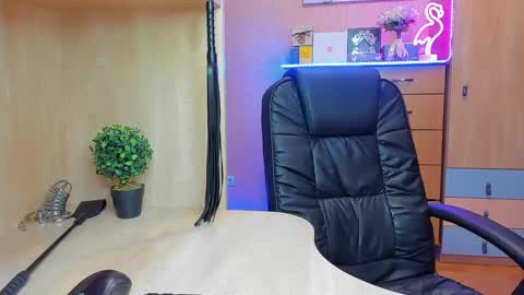 Snapshot of mistress_kristi chatting on 02/26/25, 06:21 Mistress Kristi online show from 02/26/25, 06:21